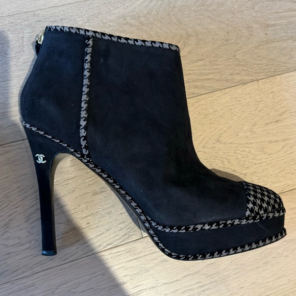 CHANEL Ankle Booties Sz Eur 40 - Picture 2 of 9